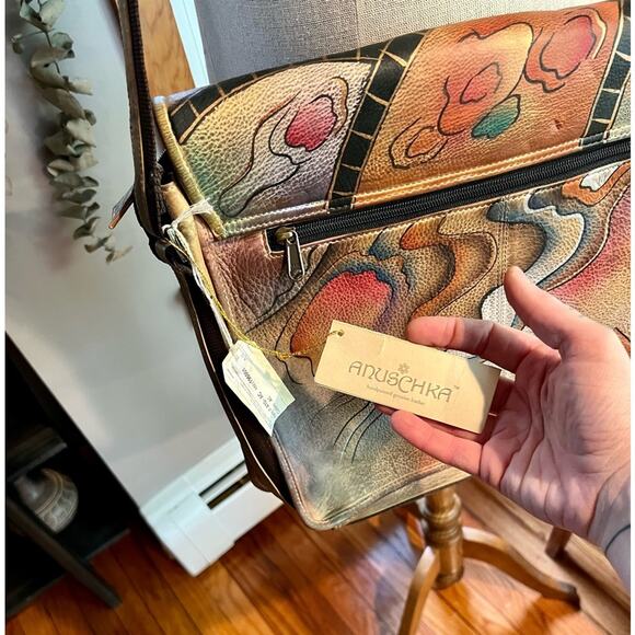 Anuschka Hand painted Leather Messenger Bag NWT - Picture 6 of 6